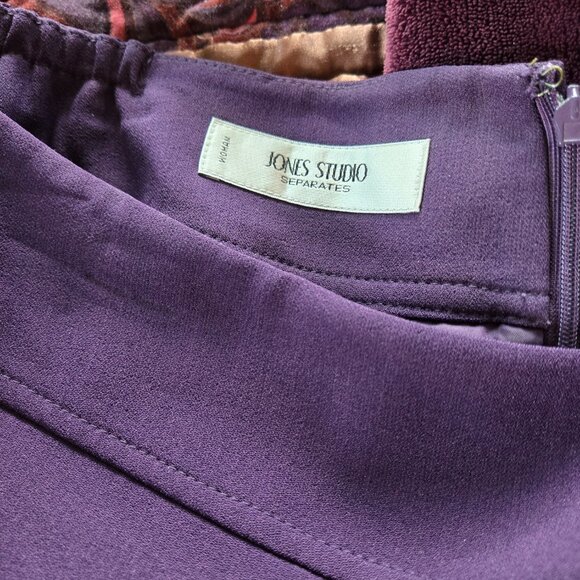 A line skirt in a great plum color! - Picture 2 of 2